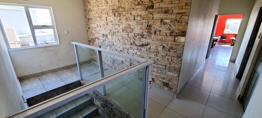 5 Bedroom Property for Sale in Malibu Village Western Cape